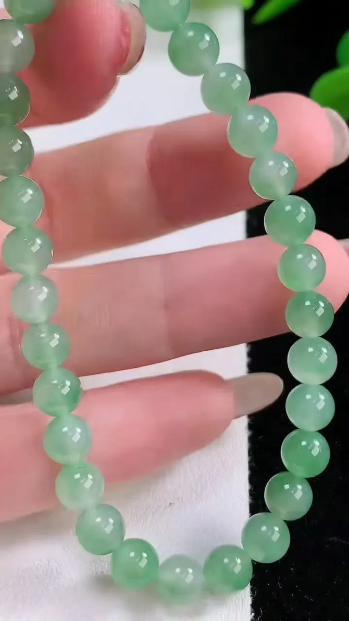 天然A货翡翠圆珠手串，尺寸6-30颗，重量:11.42g11月25日
工厂直销收藏佳品,种好水足，色泽均匀，有种有色，上手高大气！