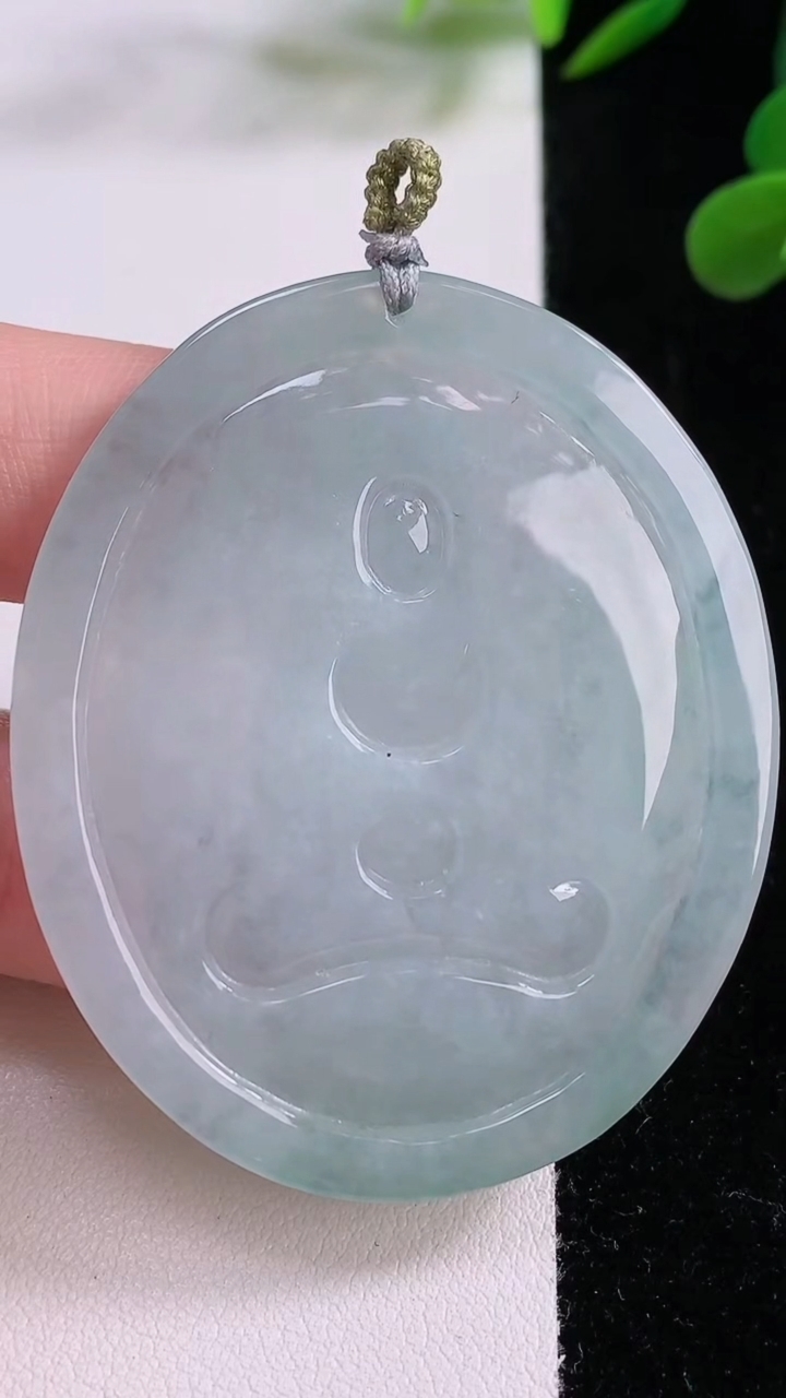 天然A货翡翠大日如来吊坠，尺寸54-45-5.3，重量:26.33g
11月25日