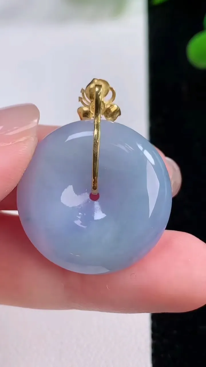 天然A货翡翠18K金紫罗兰平安扣吊坠，尺寸24.6-6.4，重量:8.21g
11月25日