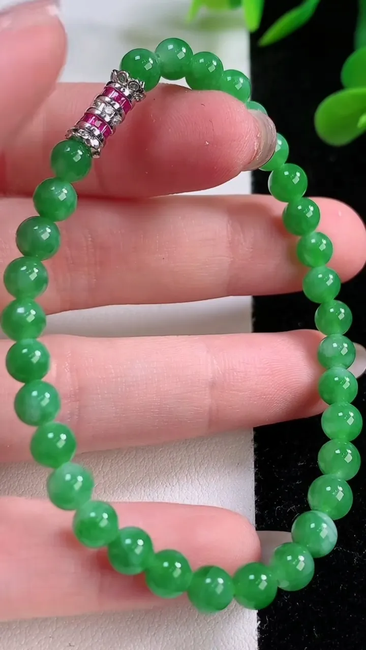 天然A货翡翠圆珠手串，尺寸5-32颗，重量:9.03g11月25日
工厂直销收藏佳品,种好水足，色泽