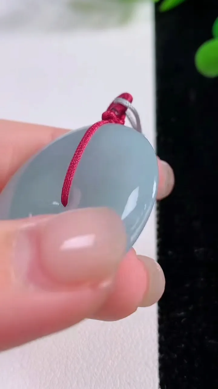 天然A货翡翠平安扣吊坠，尺寸35-6，重量:16.85g
11月25日