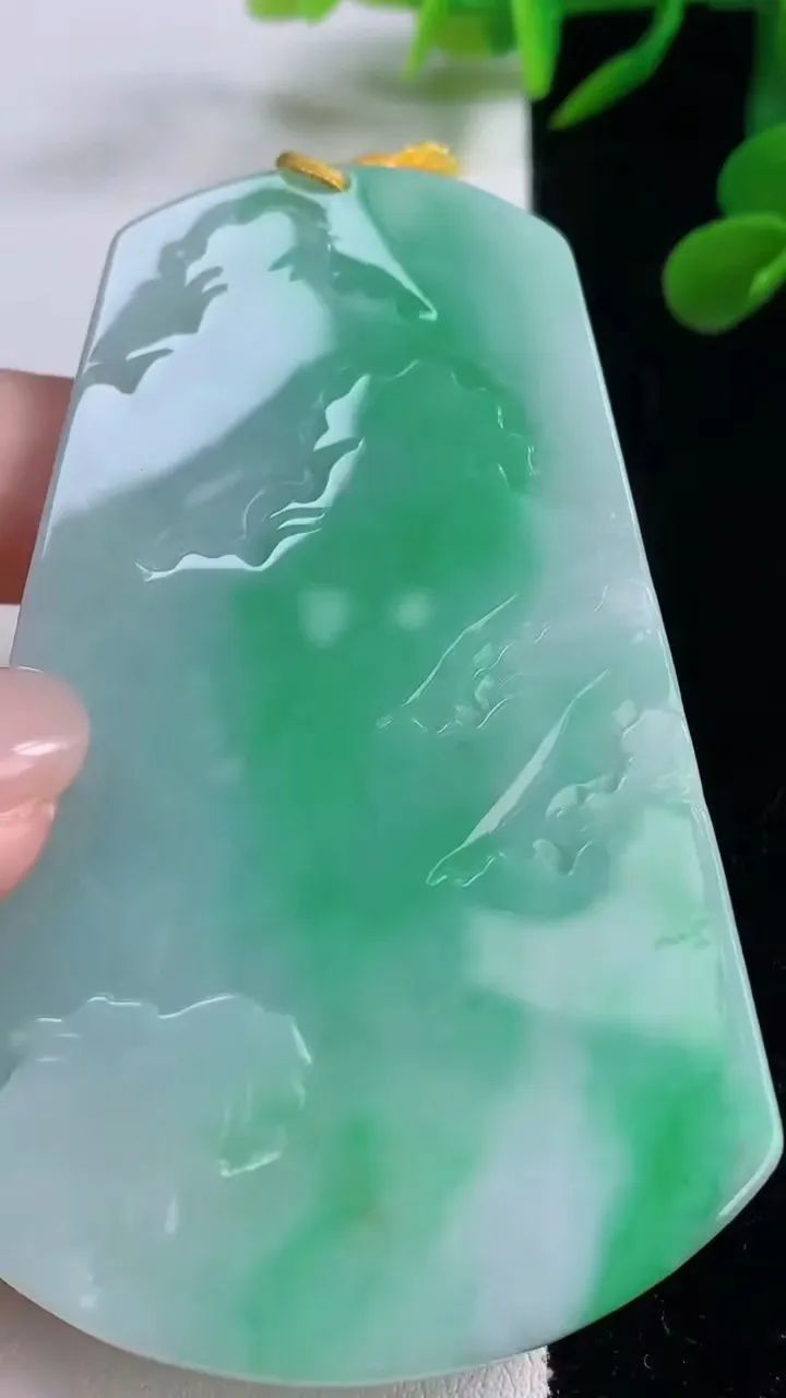 天然A货翡翠山水牌吊坠，尺寸48.7-49.8-5.7，重量:47.59g
11月25日