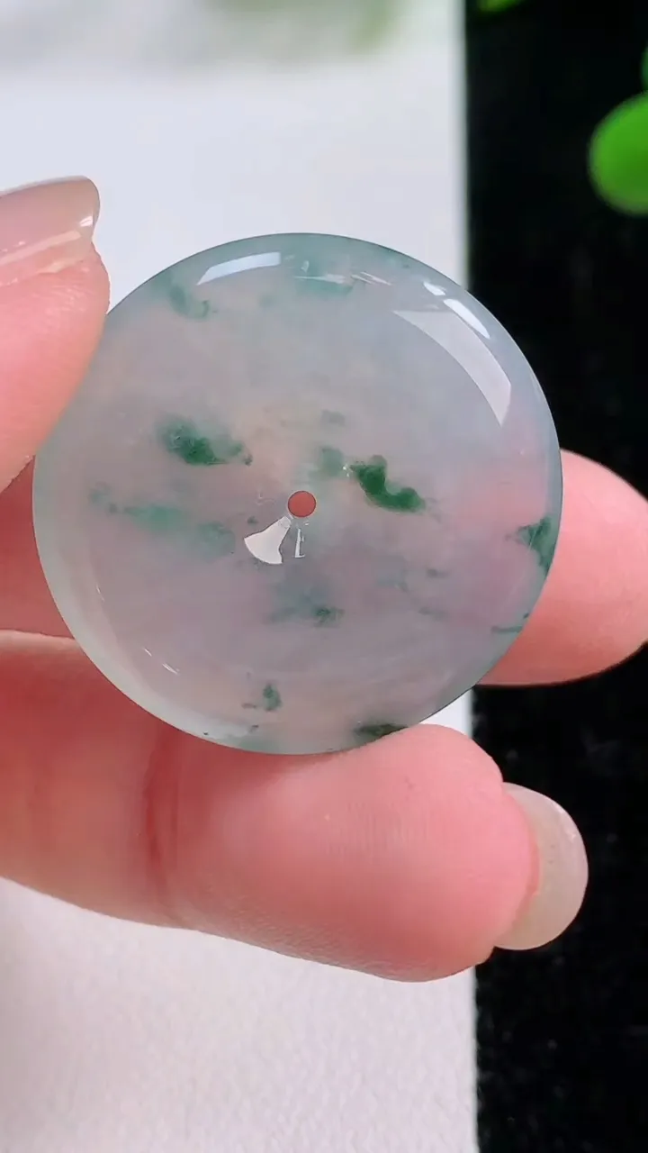 天然A货翡翠冰种飘花平安扣吊坠，尺寸27-4.6，重量:7.87g
11月25日