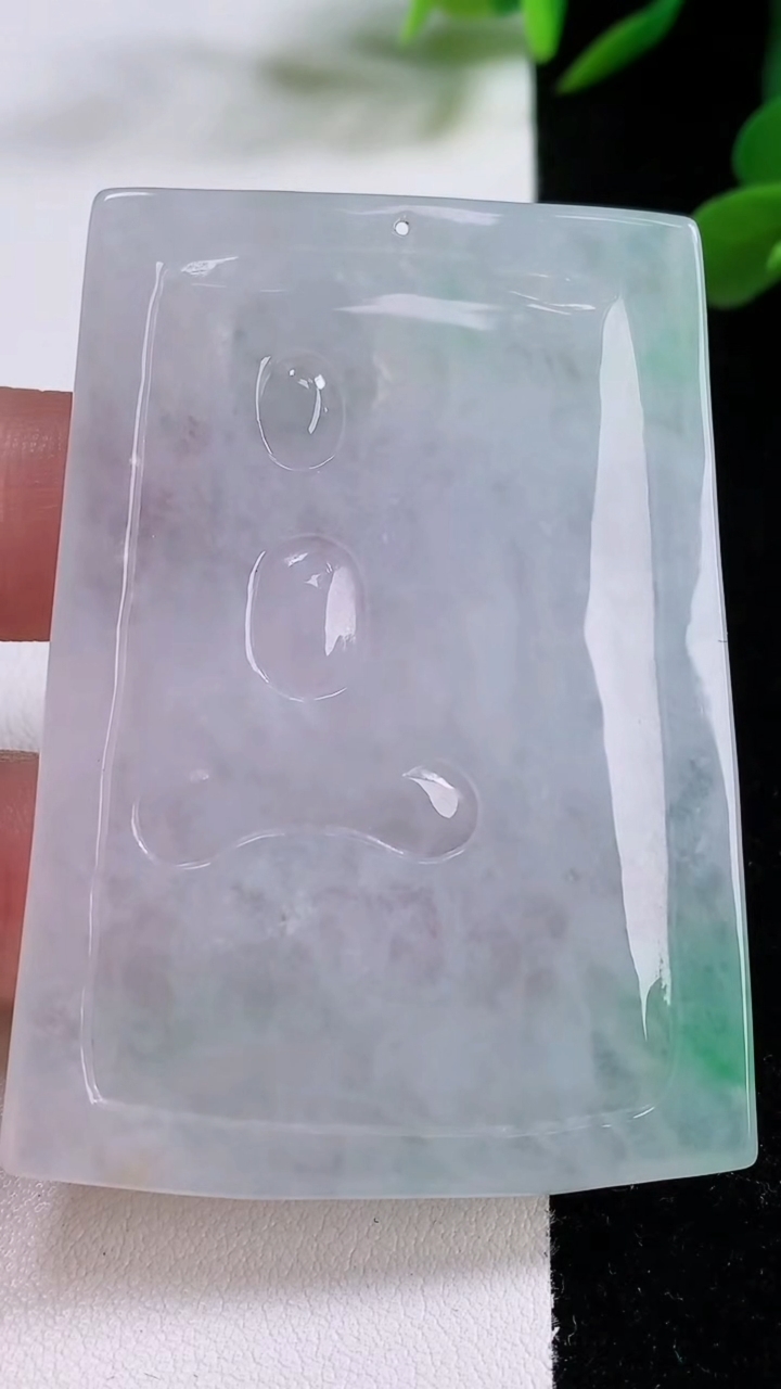 天然A货翡翠阿弥陀佛吊坠，尺寸60-43.9-5.7，重量:34.85g
11月25日