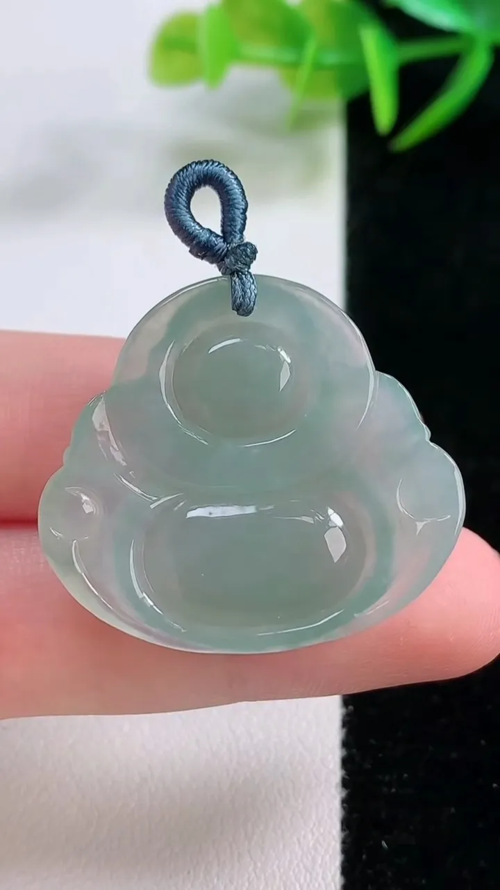 天然A货翡翠佛公吊坠，尺寸29-32.4-5.9，重量:8.43g
11月25日