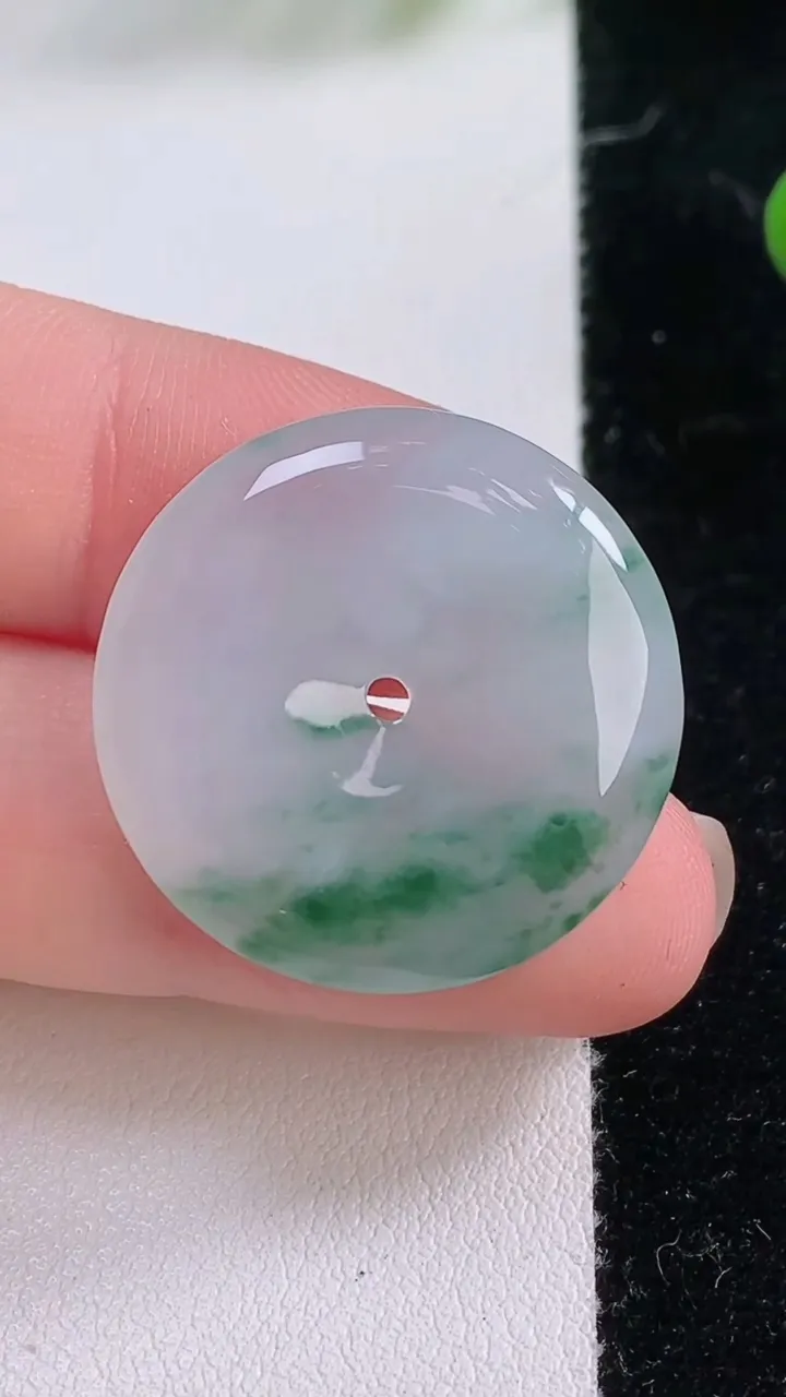 天然A货翡翠冰种飘花平安扣吊坠，尺寸25.4-5，重:6.74g
11月25日