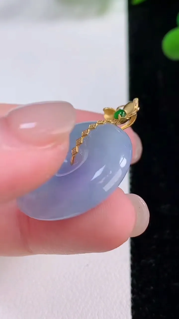 天然A货翡翠18K金紫罗兰平安扣吊坠，尺寸24.6-6.4，重量:8.21g
11月25日