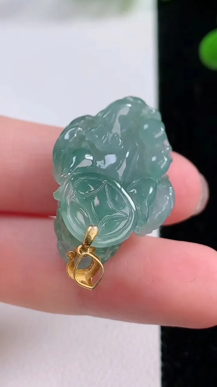 天然A货翡翠貔貅吊坠，尺寸27.2-21-13，重量:9.42g
11月25日