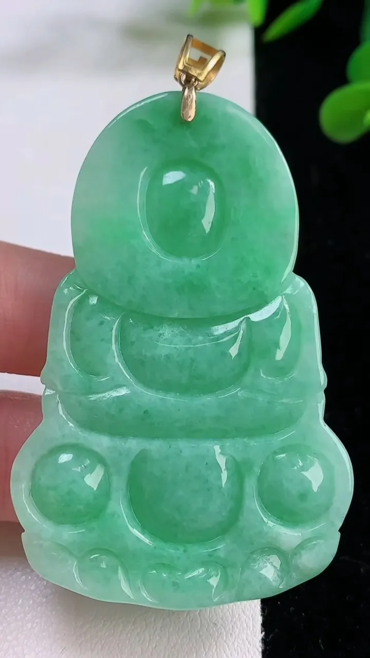 天然A货翡翠观音菩萨吊坠，尺寸60.6-39.7-7.6，重量:31.59g
11月25日