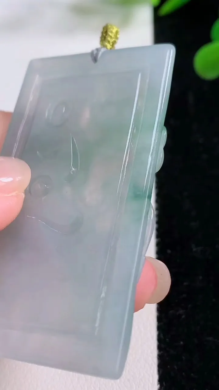 天然A货翡翠普贤菩萨吊坠，尺寸59.8-34.8-5.6，重量:30.00g
11月25日