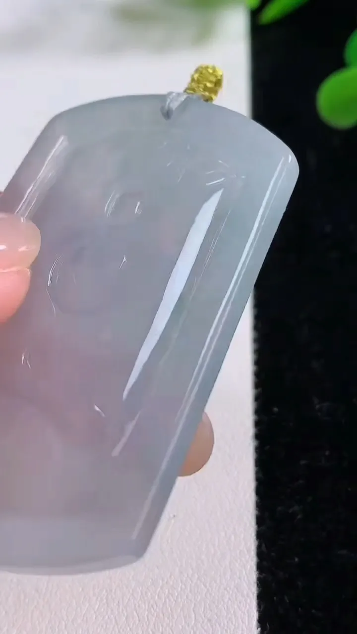 天然A货翡翠虚空藏菩萨吊坠，尺寸55.7-36.3-5.5，重量:26.76g
11月25日