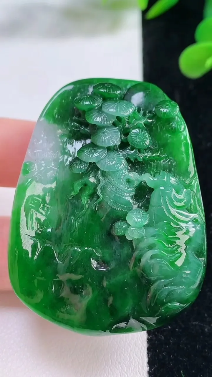 天然A货翡翠山水牌吊坠，尺寸52.5-40-16.8，重量:63.66g
11月25日