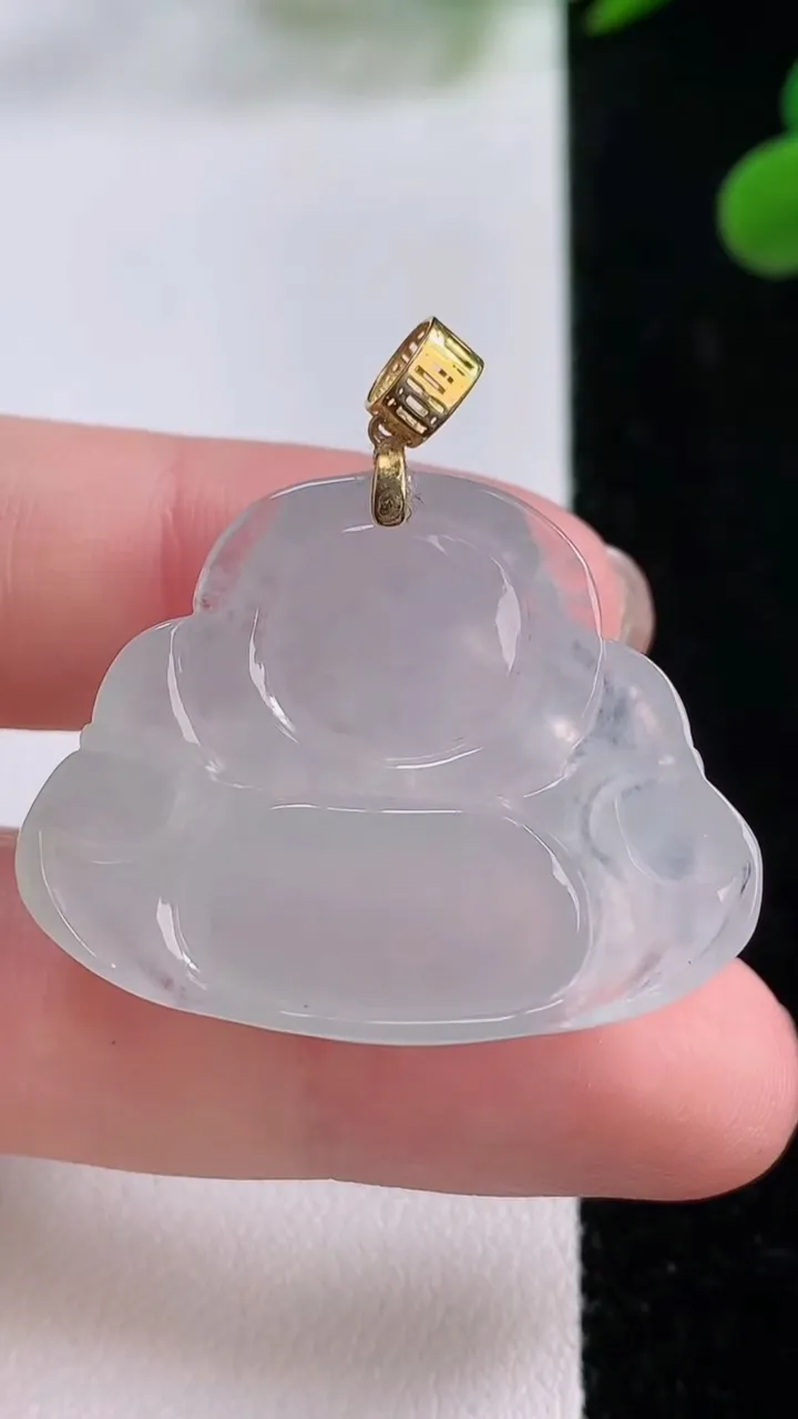 天然A货翡翠种白冰佛公吊坠，尺寸26.8-34.3-7.4，重量:9.75g
11月25日