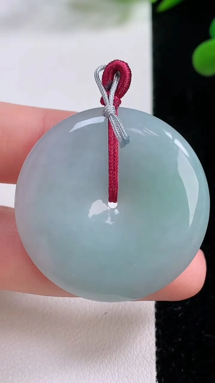 天然A货翡翠平安扣吊坠，尺寸35-6，重量:16.85g
11月25日