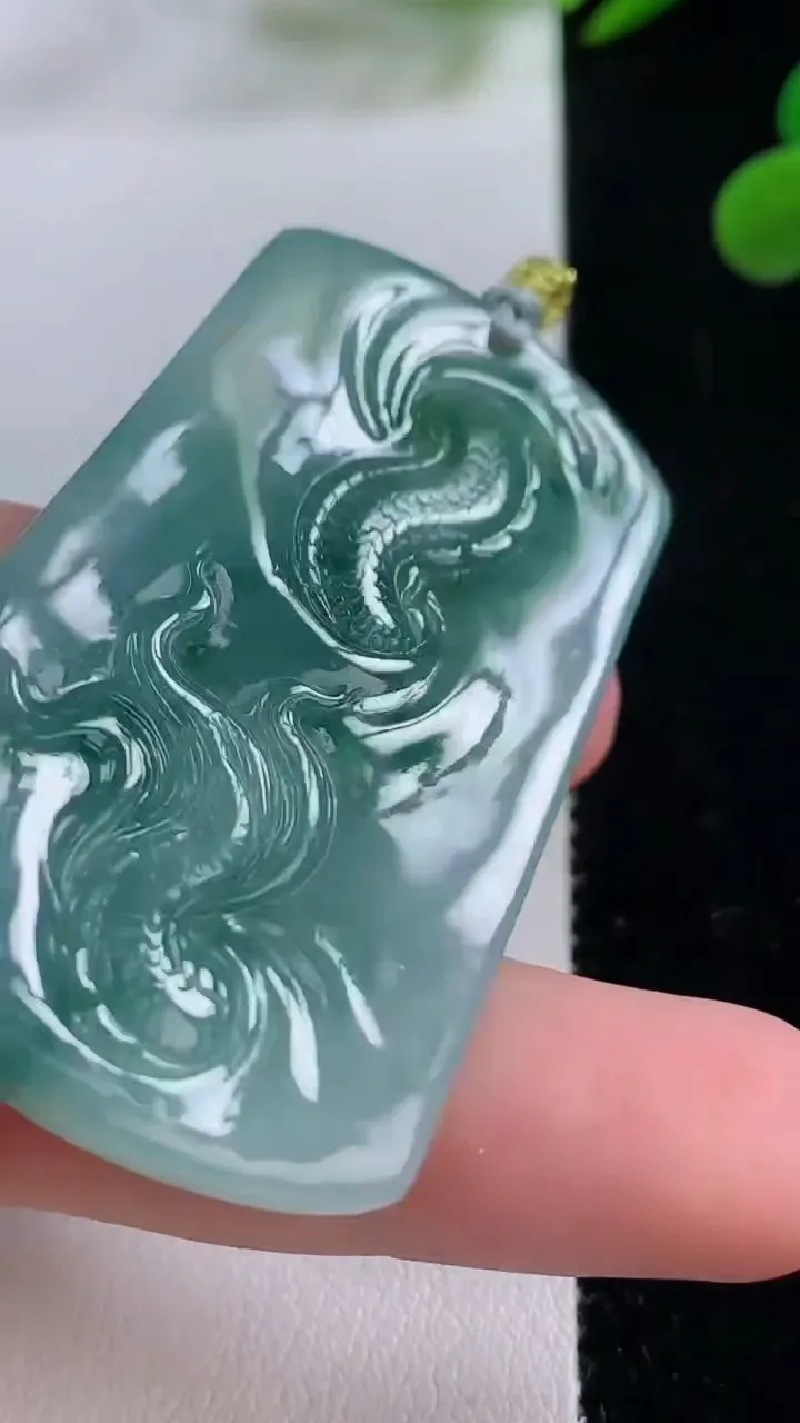 天然A货翡翠飘花祥龙阿弥陀佛吊坠，尺寸53-31.4-5.8，重量:22.82g
11月25日