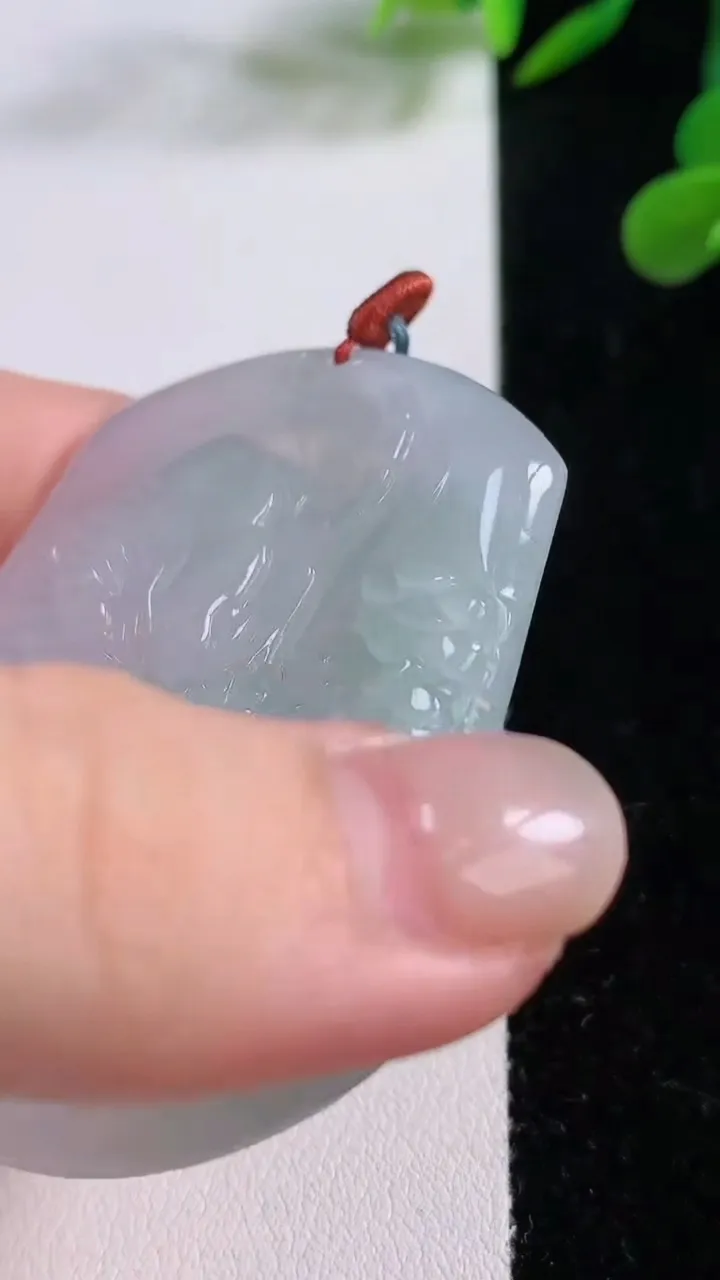 天然A货翡翠生肖虎吊坠，尺寸54.8-45.5-5.4，重量:27.06g
11月25日