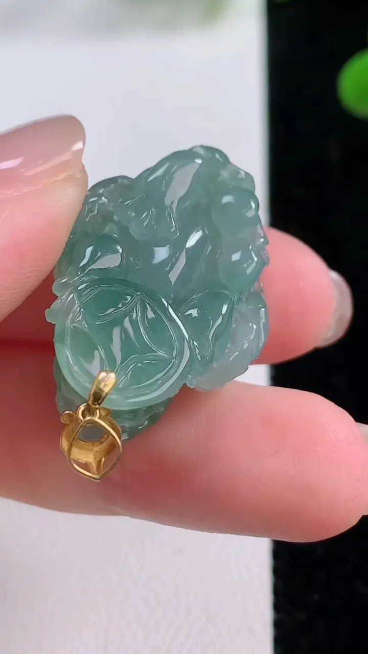 天然A货翡翠貔貅吊坠，尺寸27.2-21-13，重量:9.42g
11月25日