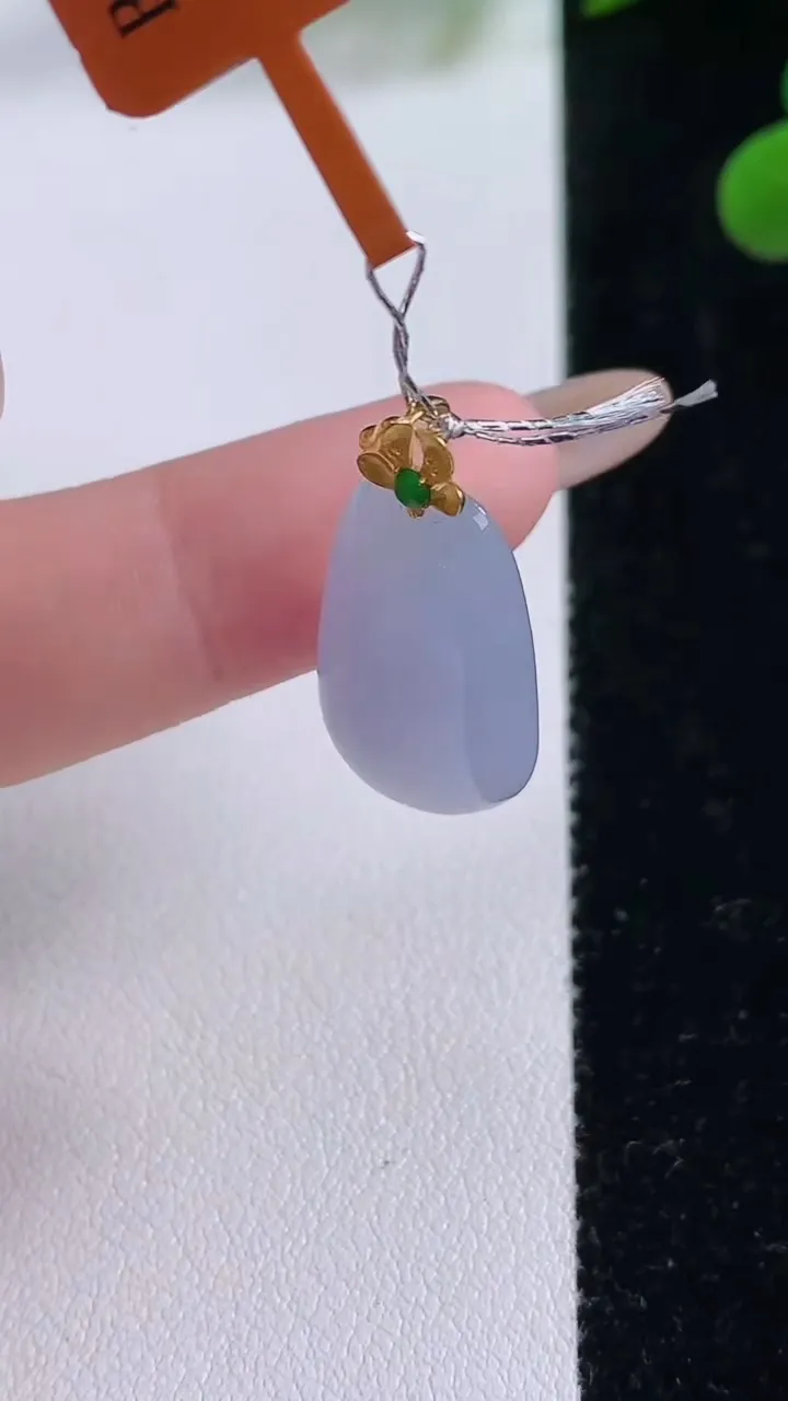 天然A货翡翠18K金紫罗兰福瓜吊坠，尺寸22.3-12-6.7，重量:3.46g
11月25日