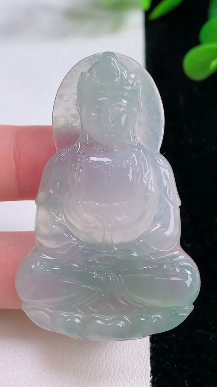 天然A货翡翠观音菩萨吊坠，尺寸56-36.3-5，重量:16.78g
11月25日