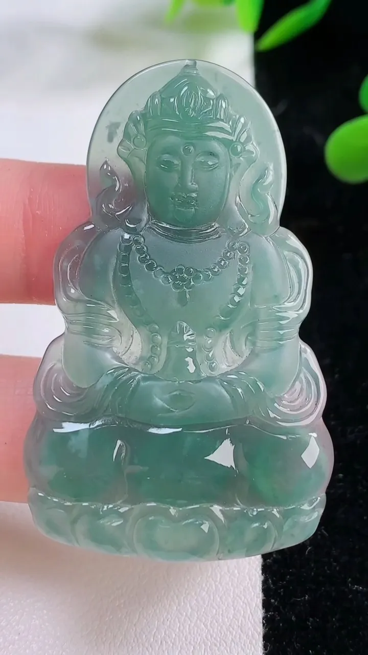 天然A货翡翠度母观音吊坠，尺寸52-32-4，重:10.74g
11月25日