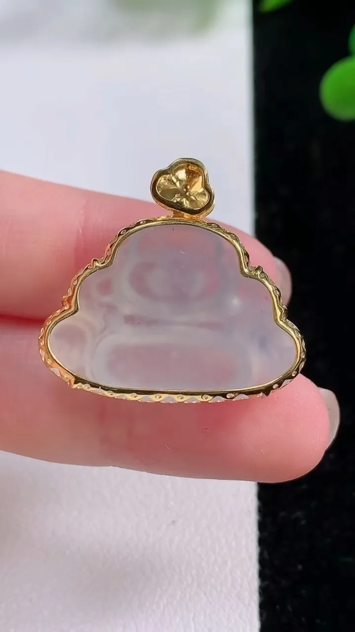 天然A货翡翠种白冰佛公吊坠，尺寸19-37.3-7.4，重量:5.13g
11月25日