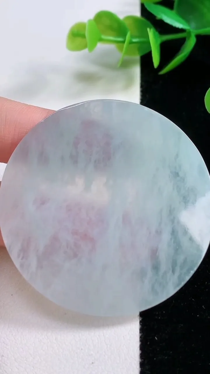 天然A货翡翠无事牌镶嵌件，尺寸53-3.6，重量:28.34g
11月25日