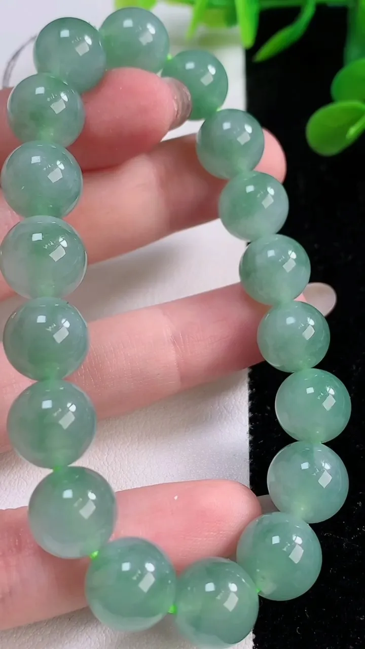 天然A货翡翠圆珠手串，尺寸11-18颗，重量:41.95g11月25日
工厂直销收藏佳品,种好水足，