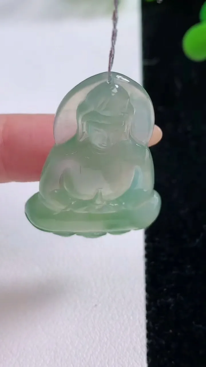 天然A货翡翠观音菩萨吊坠，尺寸43-27.3-4.9，重量:10.11g
11月25日