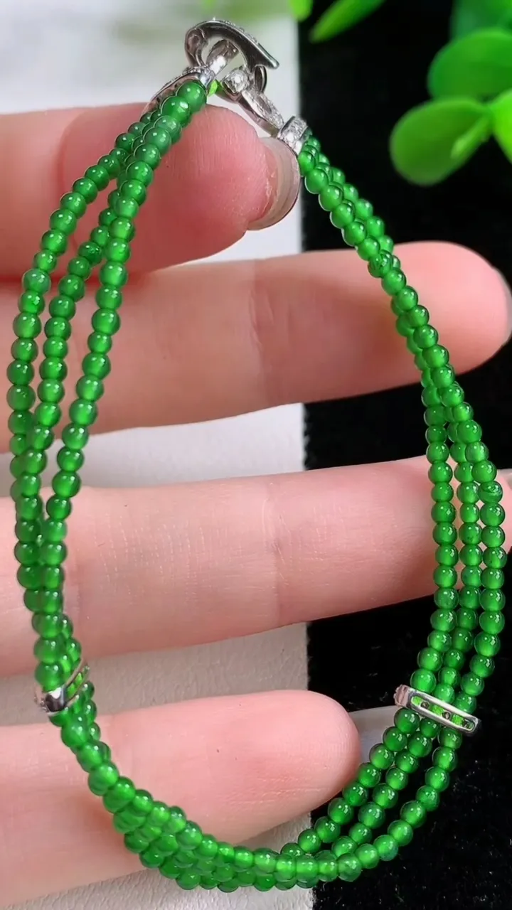 天然A货翡翠小米珠手串，尺寸2，重量:5.37g11月25日
工厂直销收藏佳品,种好水足，色泽均匀，