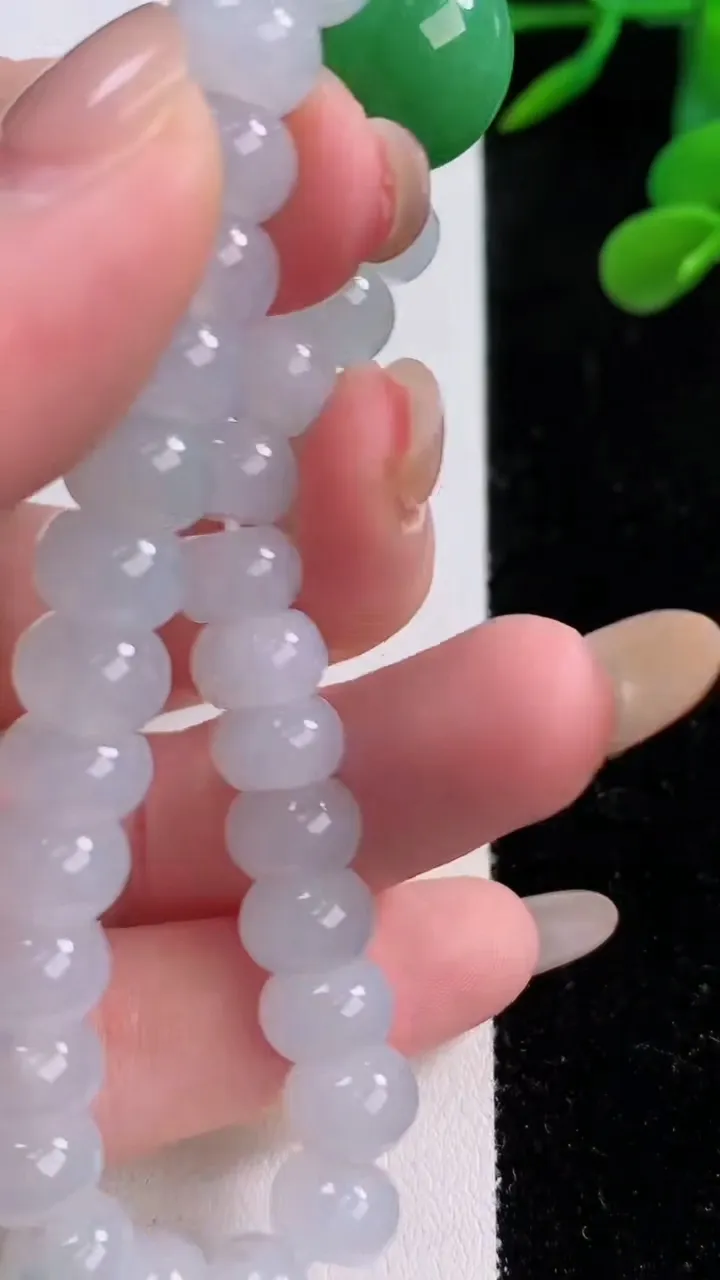 天然A货翡翠算盘珠手串，尺寸14.7-8.5-5.8-29颗，重量:31.90g11月25日
工厂直销收藏佳品,种好水足，色泽均匀，有种有色，上手高大气！