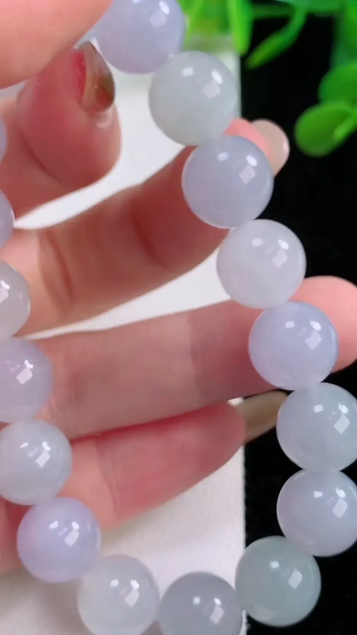 天然A货翡翠紫罗兰圆珠手串，尺寸10.8-18颗，重量:41.07g11月25日
工厂直销收藏佳品,种好水足，色泽均匀，有种有色，上手高大气！