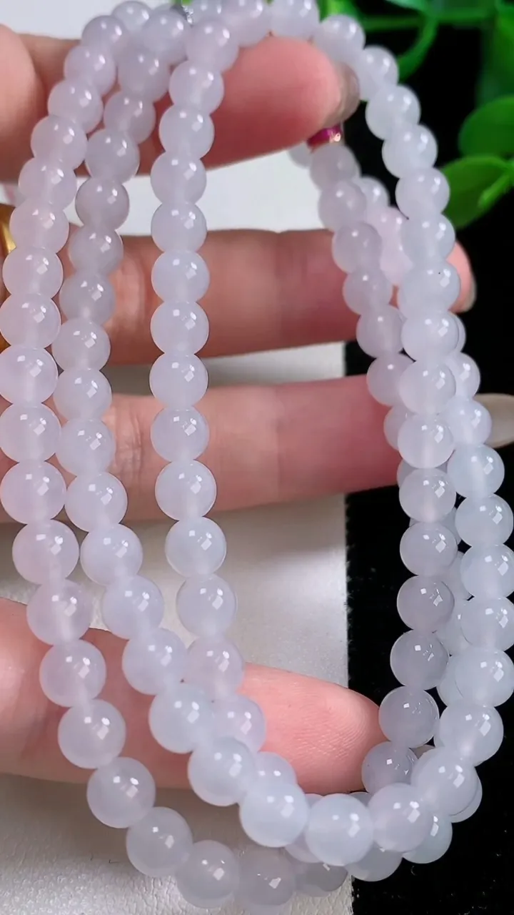 天然A货翡翠圆珠项链，尺寸5.9-112颗，重量:42.05g
11月25日