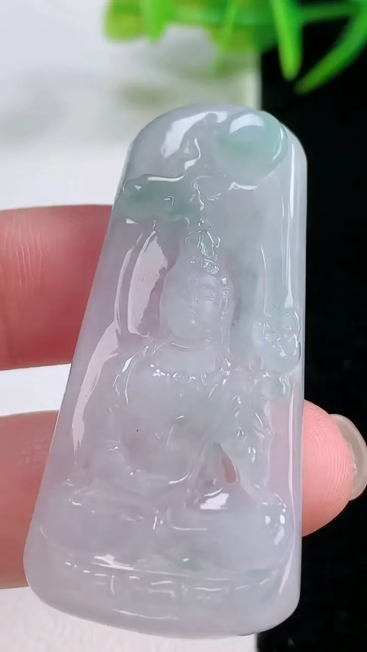 天然A货翡翠大势至菩萨吊坠，尺寸48-22.8-5.1，重量:11.51g
11月25日