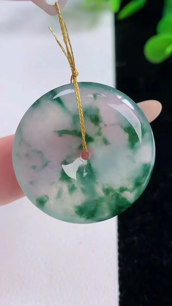 天然A货翡翠种飘花平安扣吊坠，尺寸29-5.5，重量:10.00g
11月25日