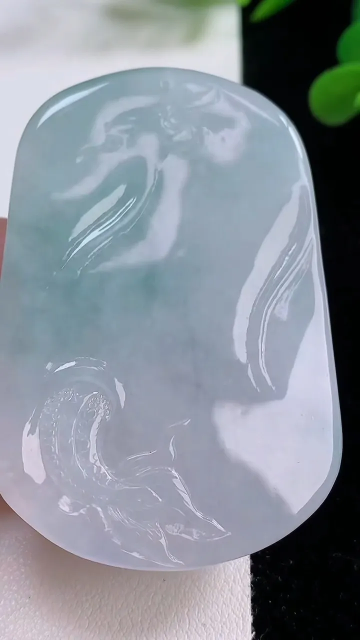 天然A货翡翠祥龙大势至菩萨吊坠，尺寸60.5-41.2-7，重量:51.99g
11月25日