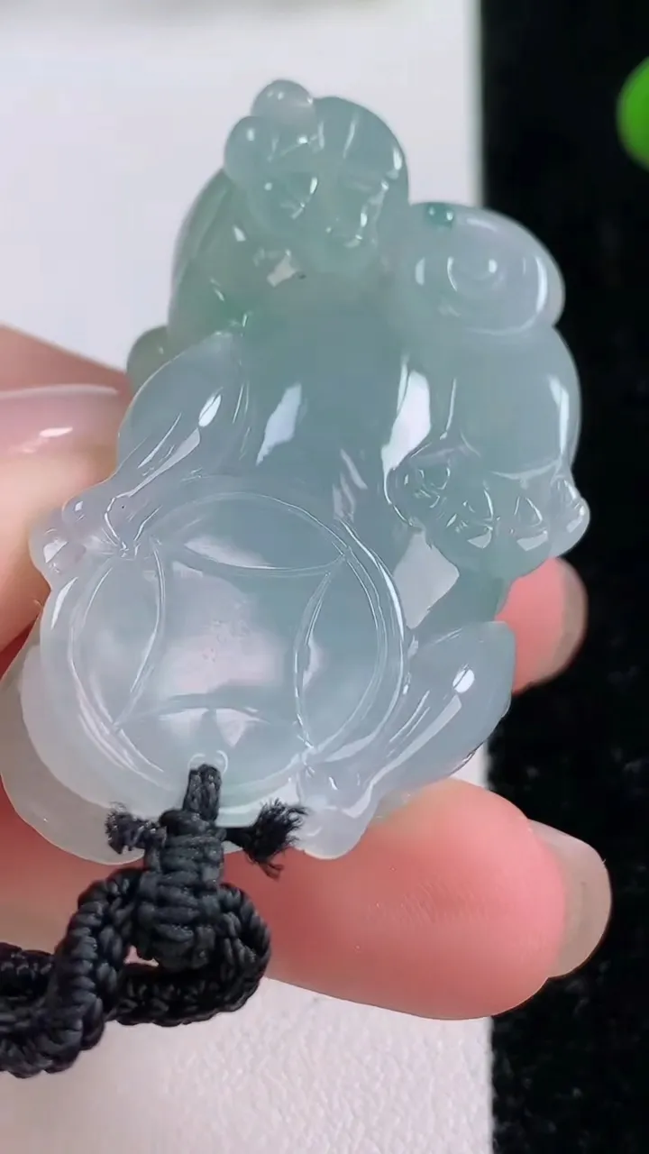 天然A货翡翠貔貅吊坠，尺寸42-23.5-12.9，重量:29.33g
11月25日