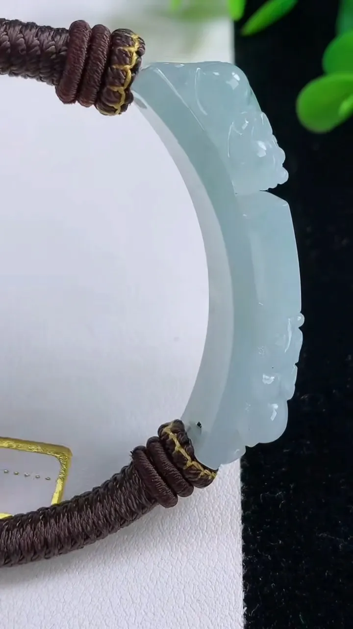 天然A货翡翠冰种飘花貔貅手绳，尺寸51-12-10，重量:28.74g
11月25日