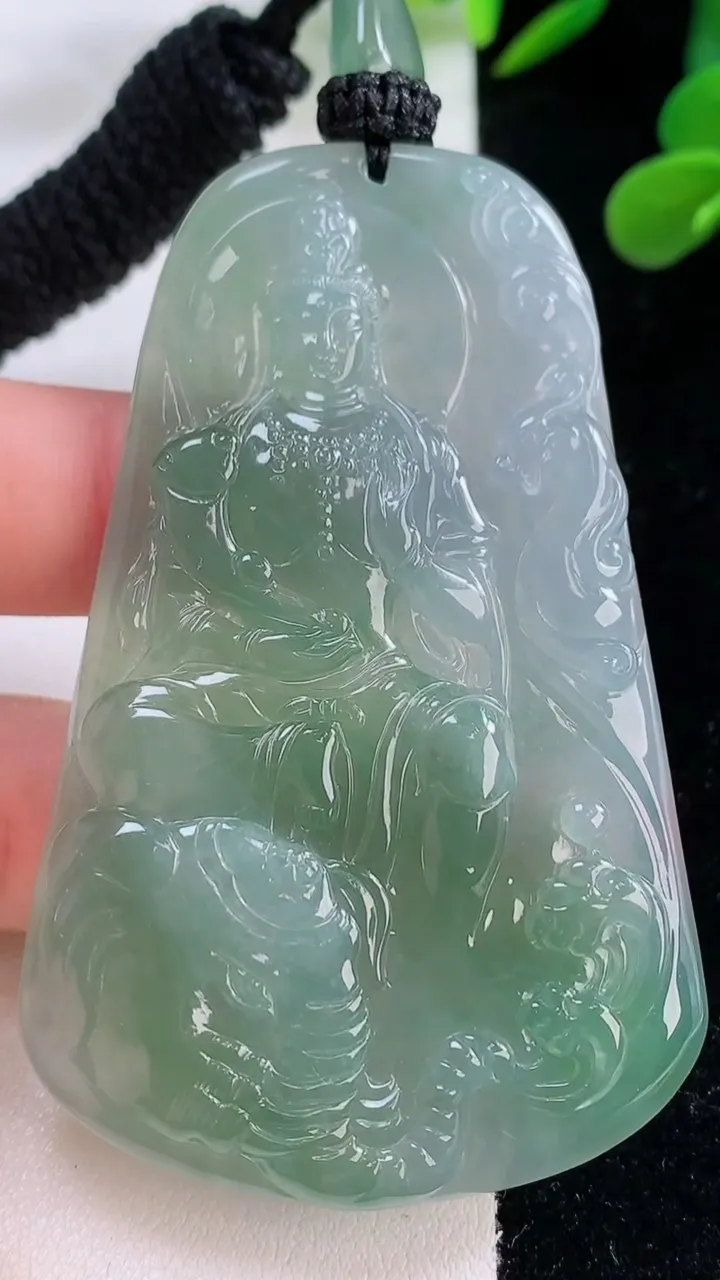 天然A货翡翠普贤菩萨吊坠，尺寸68.4-42.8-5.3，重量:36.32g
11月25日
