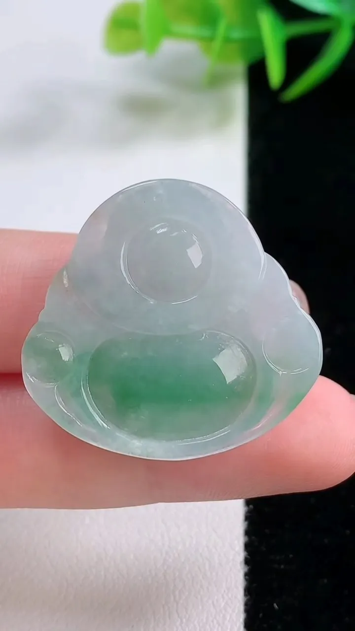 天然A货翡翠佛公吊坠，尺寸28.7-31.2-5.8，重量:7.26g
11月25日