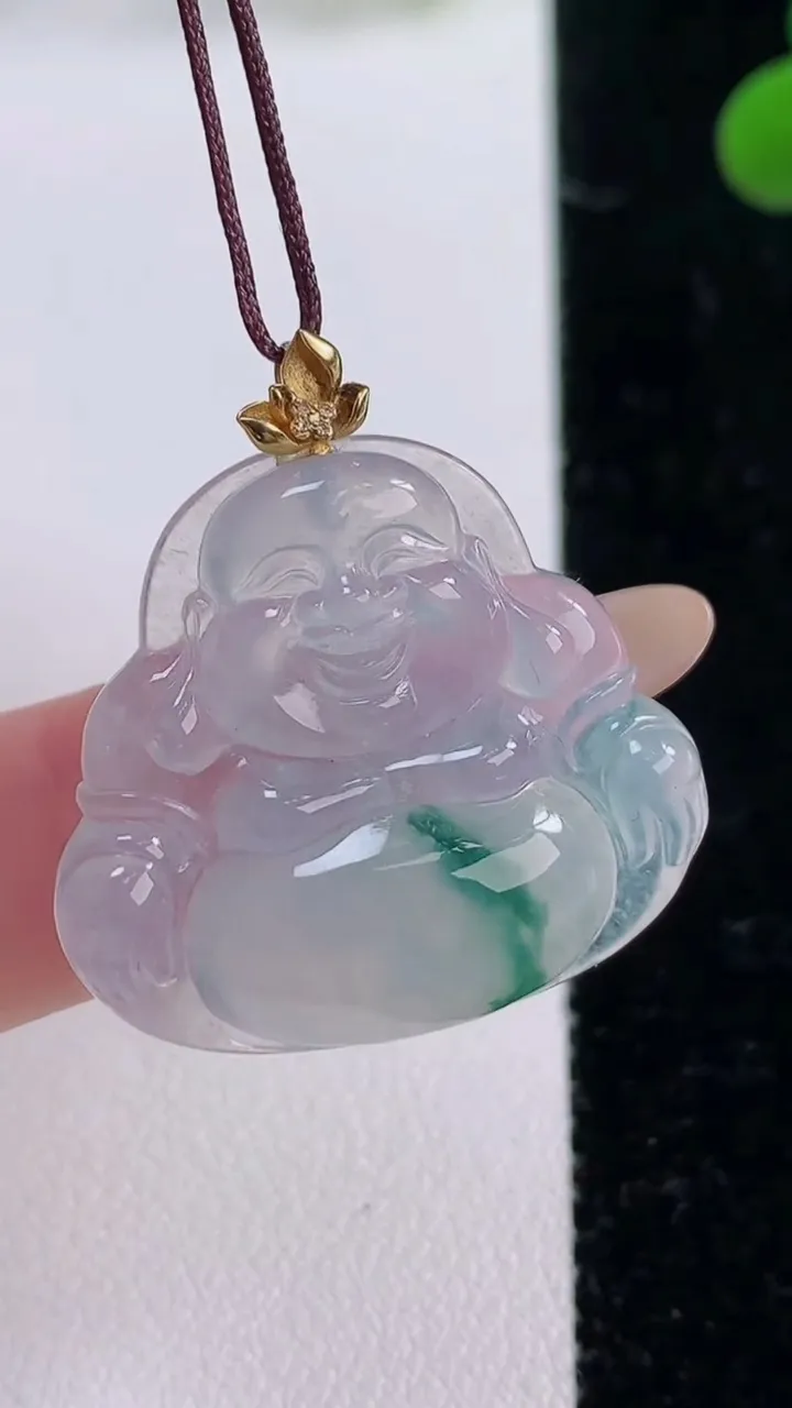 天然A货翡翠种飘花佛公吊坠，尺寸26.5-28.4-5.7，重量:6.82g
11月25日