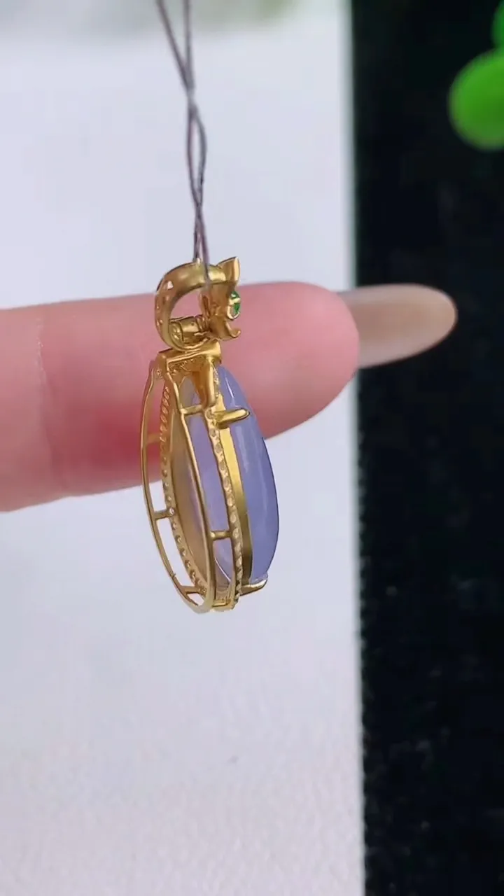 天然A货翡翠18K金紫罗兰水滴吊坠，尺寸23.3-12.5-6.5，裸石14.8-10.6重量:2.08g
11月25日