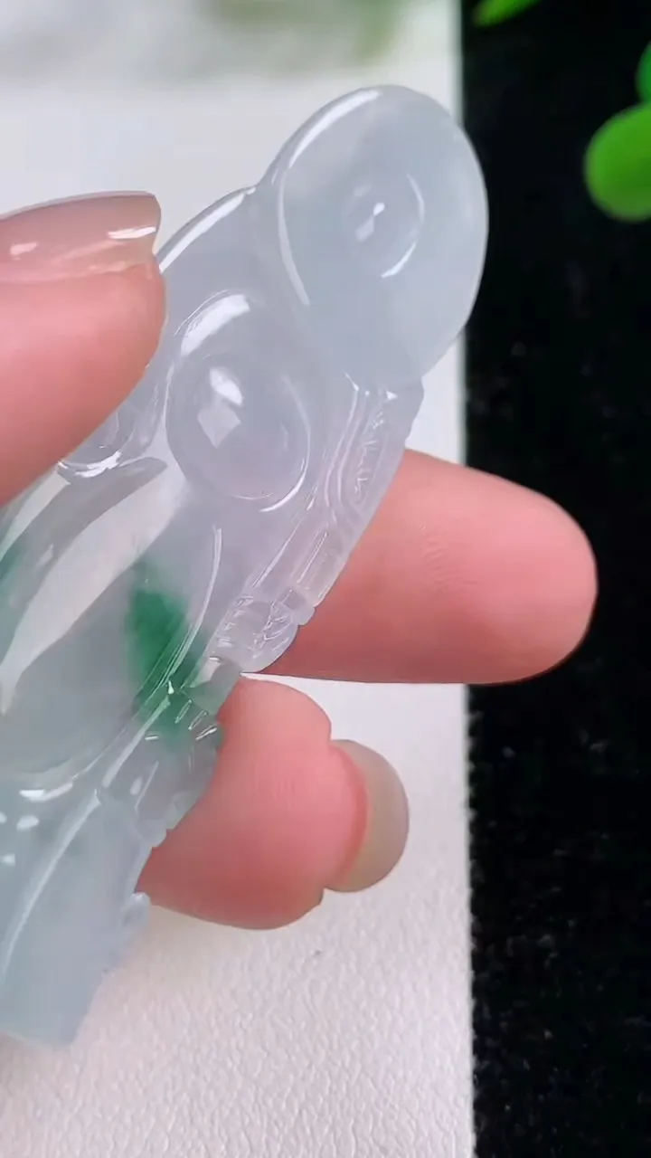 天然A货翡翠冰种飘花关公吊坠，尺寸61.3-24-5.2，重量:13.71g
11月25日