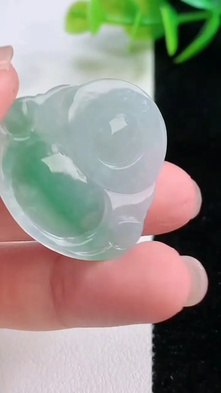 天然A货翡翠佛公吊坠，尺寸28.7-31.2-5.8，重量:7.26g
11月25日