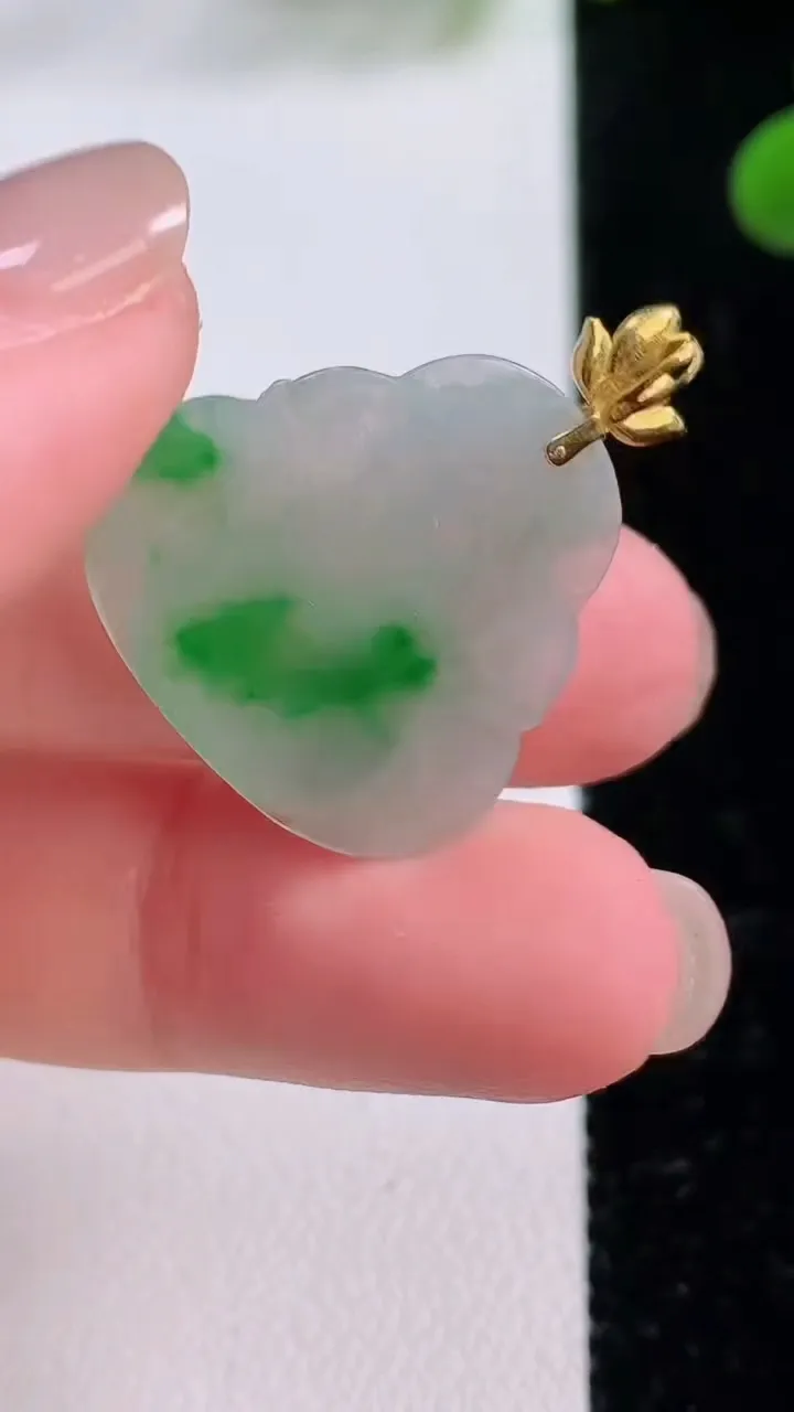 天然A货翡翠佛公吊坠，尺寸21.5-23.2-2.6，重量:2.32g
11月25日