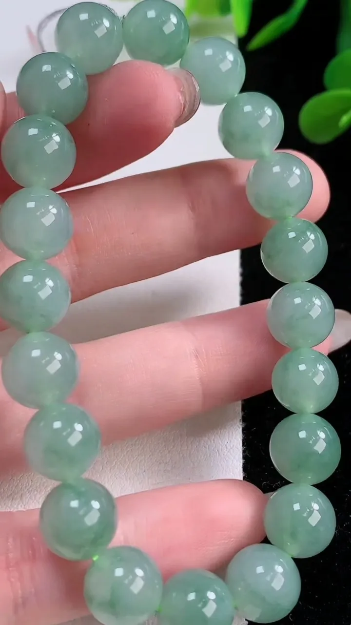天然A货翡翠圆珠手串，尺寸9.1-20颗，重量:31.50g11月25日
工厂直销收藏佳品,种好水足
