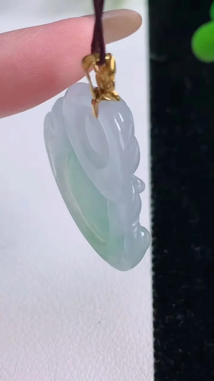 天然A货翡翠佛公吊坠，尺寸28.8-32.2-6.2，重量:8.30g
11月25日