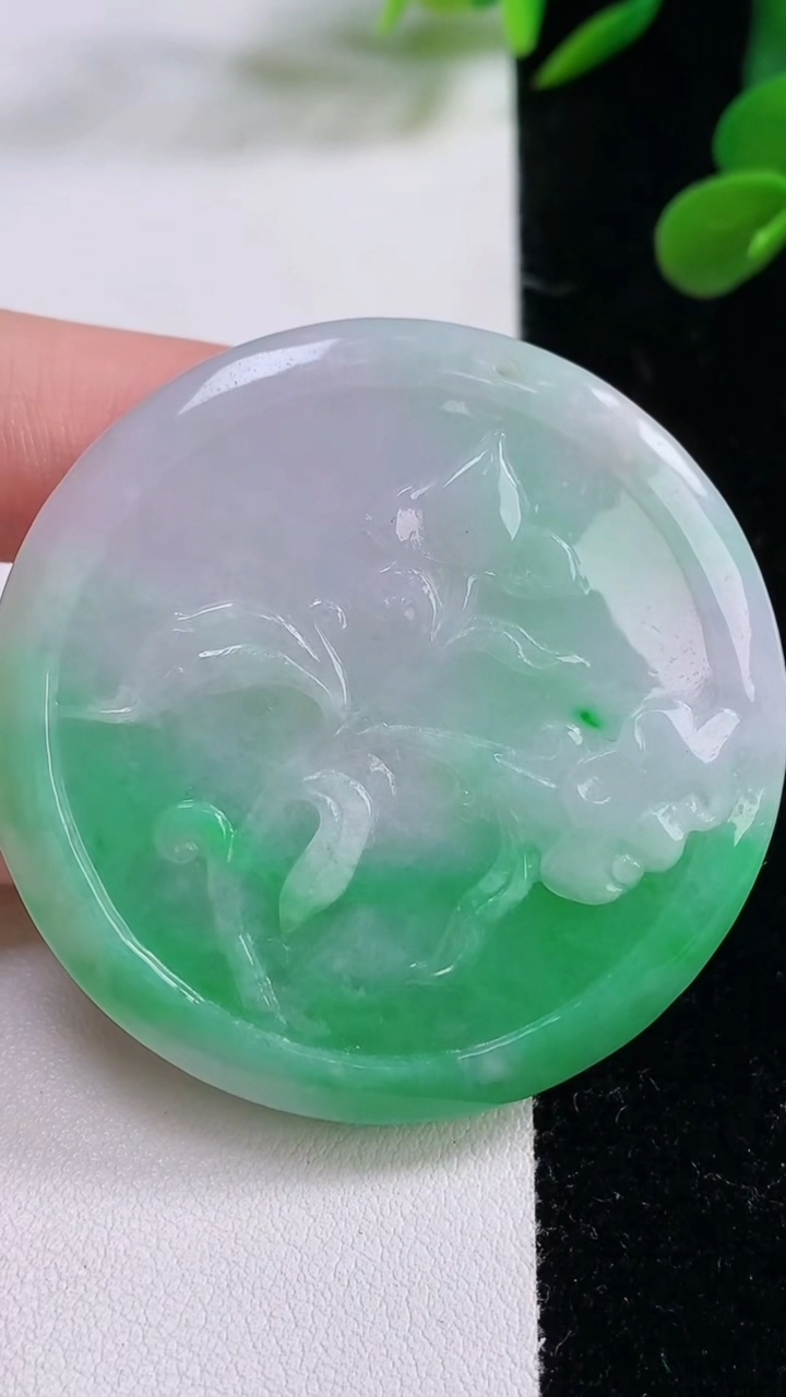 天然A货翡翠度母观音吊坠，尺寸50.3-8.9，重量:44.78g
11月25日