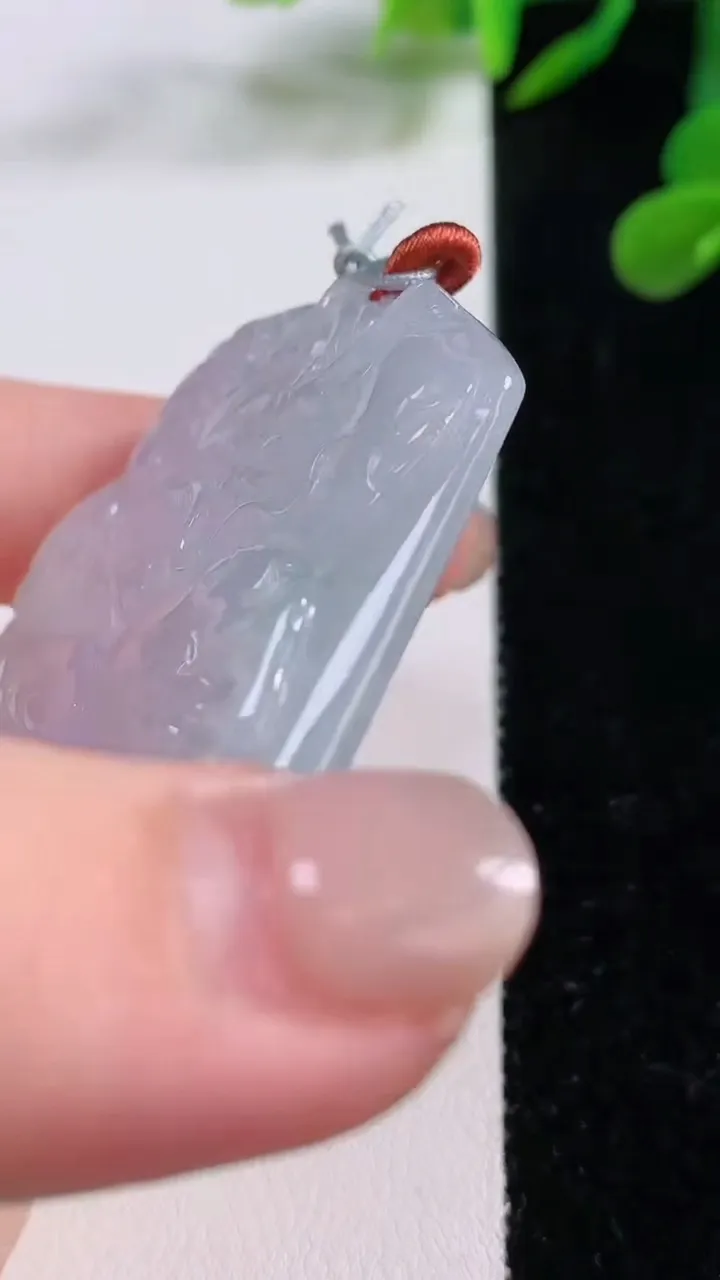 天然A货翡翠龙牌吊坠，尺寸57-48.2-5.6，重量:33.15g
11月25日