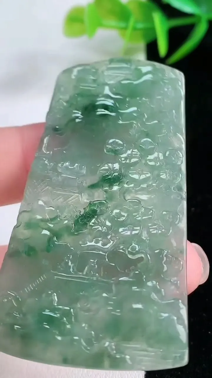 天然A货翡翠山水牌吊坠，尺寸59.8-34.5-4.3，重量:22.16g
11月25日