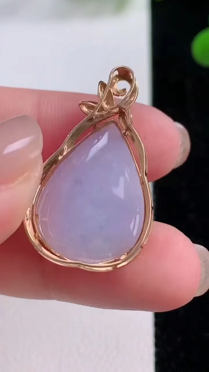 天然A货翡翠18K金紫罗兰水滴吊坠，尺寸30.4-18.3-10.6，裸石21.7-15.9重量:6.08g
11月25日